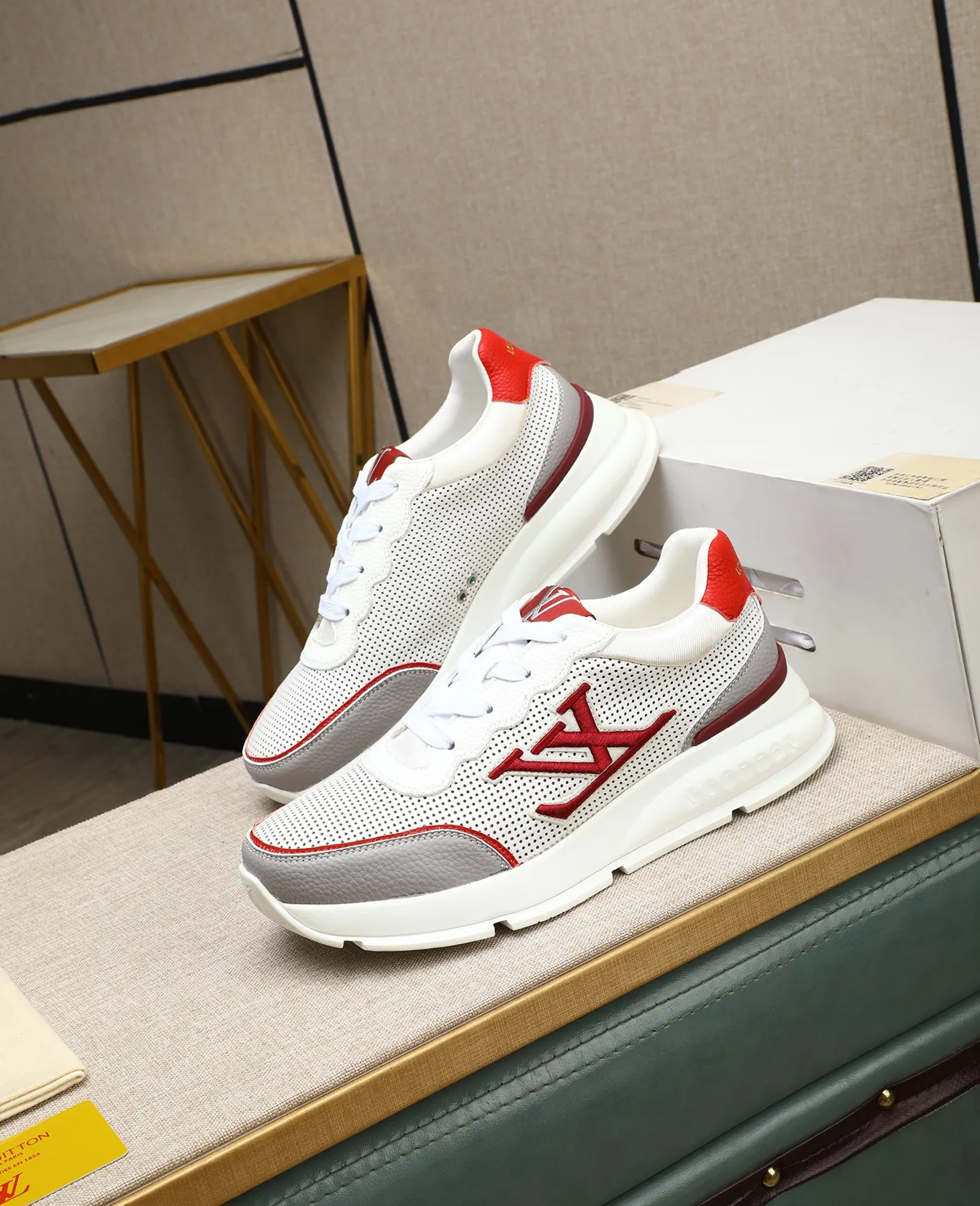 Men's shoes 💰460 📛📛【LOUIS VUITTON】Louis Vuitton official website synchronized new products 👟Milan fashion catwalk style 🇰🇾🇰🇾LV family logo, celebrity style, a must-have for fashionistas ⚠️First-layer calfskin ➕Genuine leather lining ➕Official website original version special outsole 👞Number 38-44